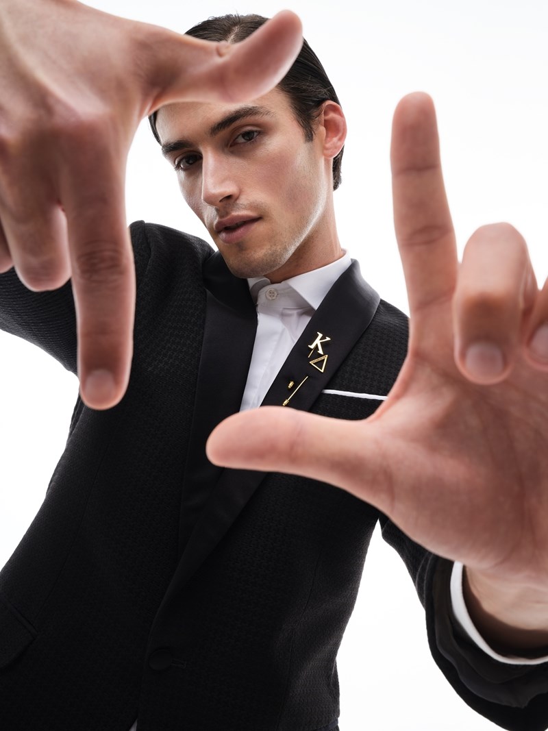 ΟΡΩΜΑΙ: Μια ολοκληρωμένη συλλογή καρφιτσών