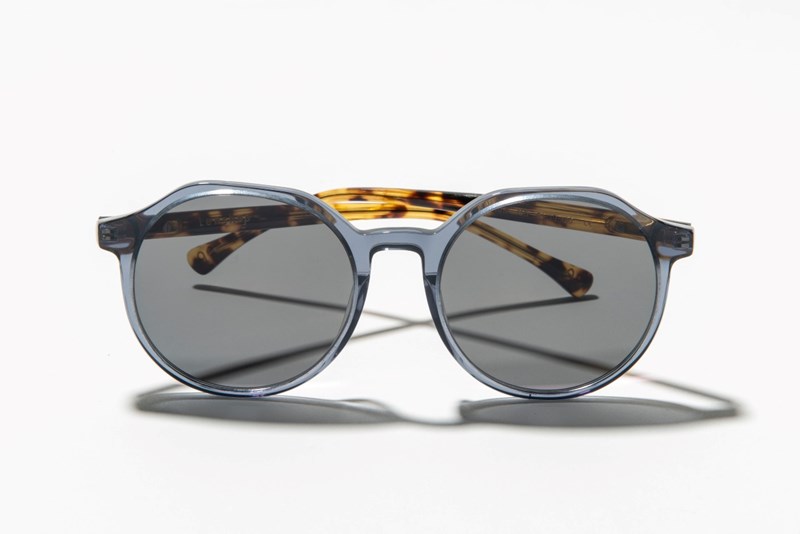 MEN'S FASHION ITEM IN BLUE