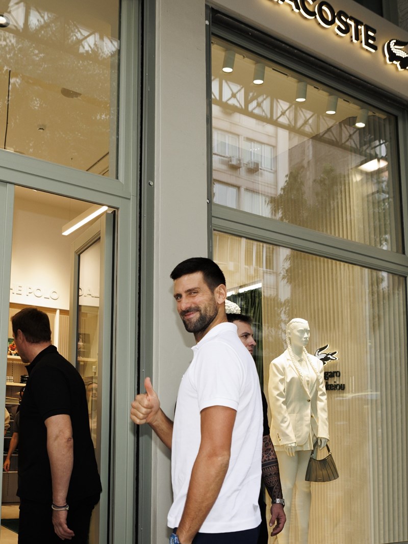 Ο GOAT και Χρυσός Ολυμπιονίκης Novak Djokovic στο νέο κατάστημα LACOSTE στο Μέγαρο Αρσακείου