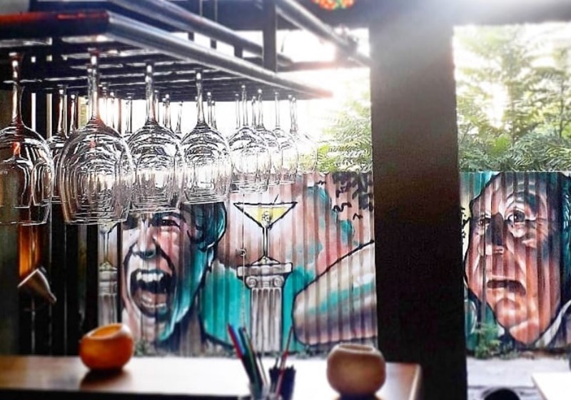 ΤΟ ΜΠΑΡ HITCHCOCKTALES