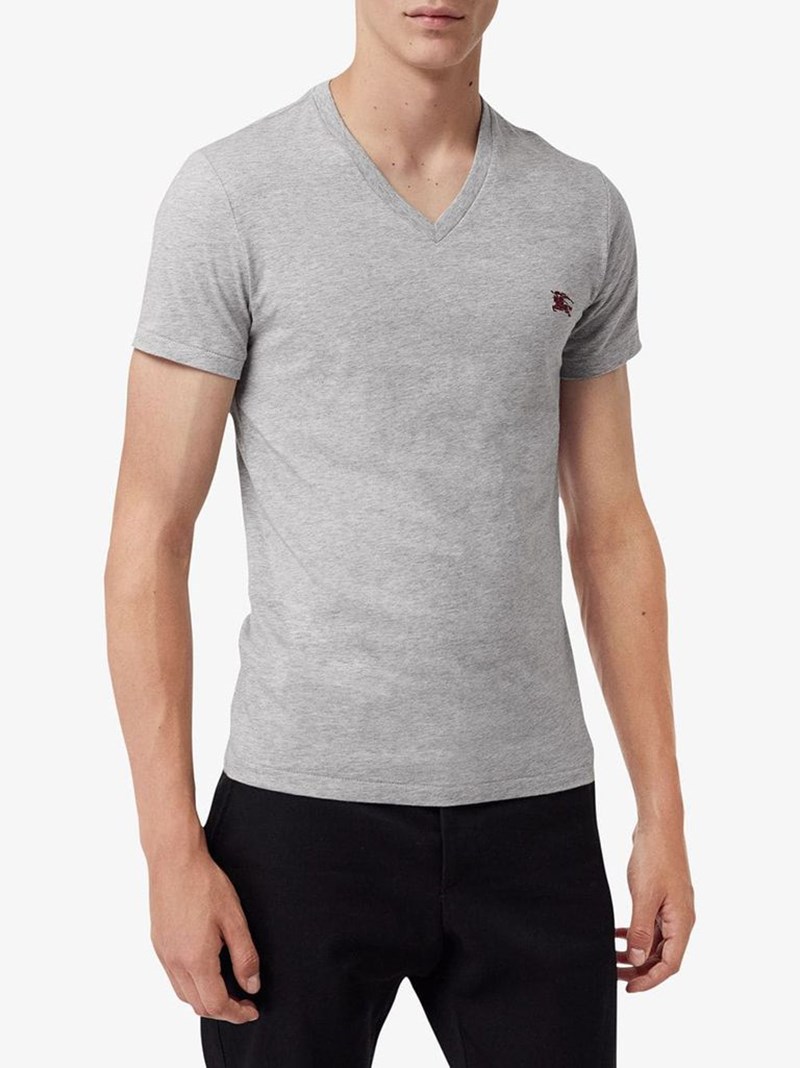 V-neck t-shirt
