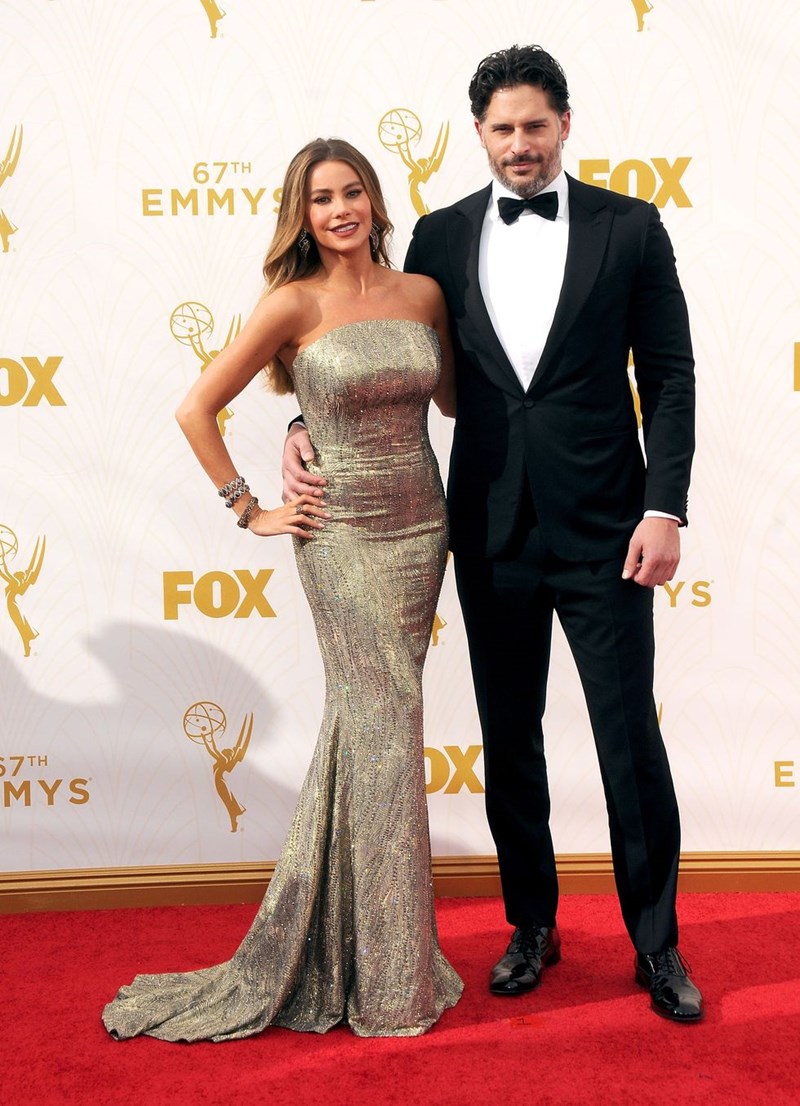 ΚΟΚΚΙΝΟ ΧΑΛΙ ΣΤΥΛ EMMY ΒΡΑΒΕΙΑ