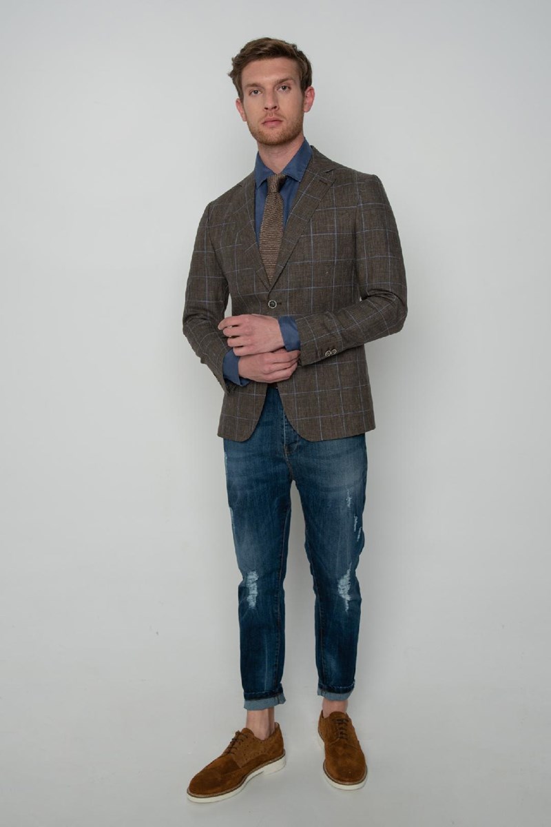 MAN IN TOTAL ROCOCO OUTFIT