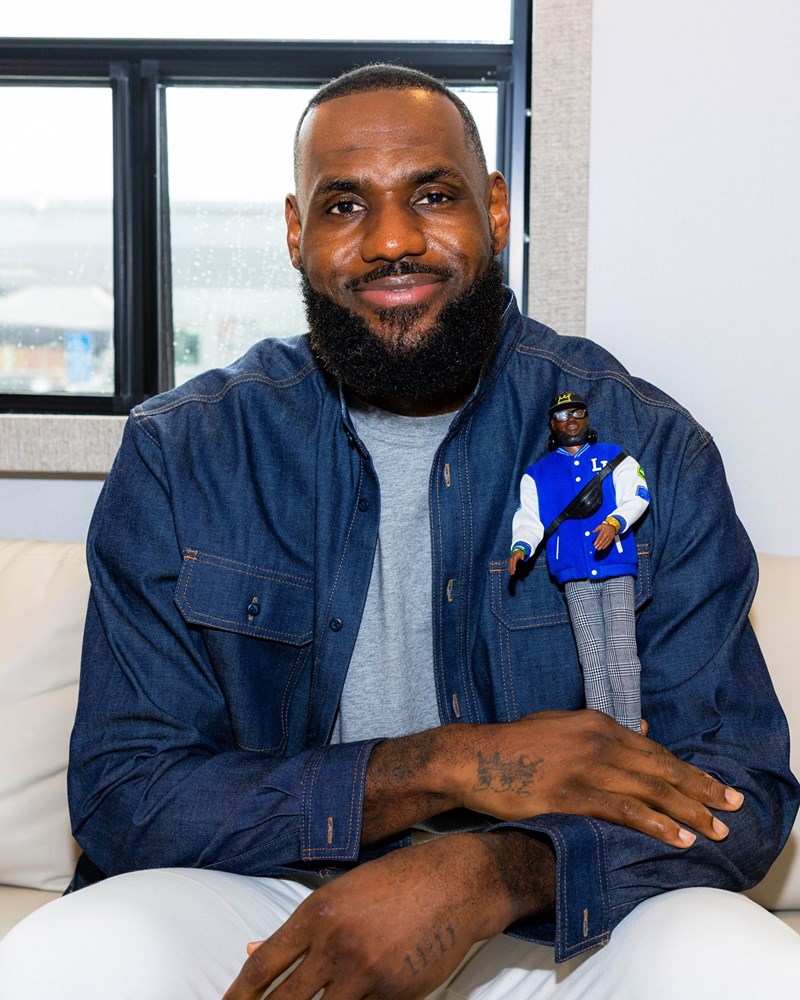 Ο LeBron James γίνεται κούκλα Barbie 3