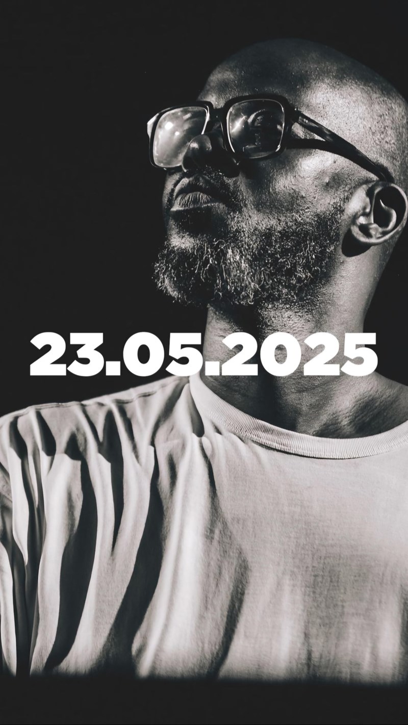 Η επίσημη αφίσα από το επερχόμενο live του Black Coffee στην Αθήνα