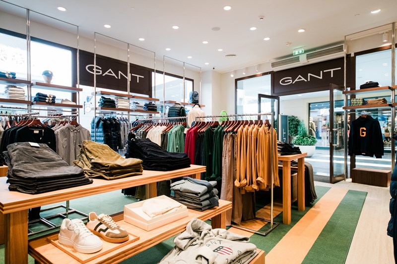 Η GANT παρουσιάζει το ανανεωμένο Outlet κατάστημά της στο Designer Outlet Athens με το νέο global concept της μάρκας
