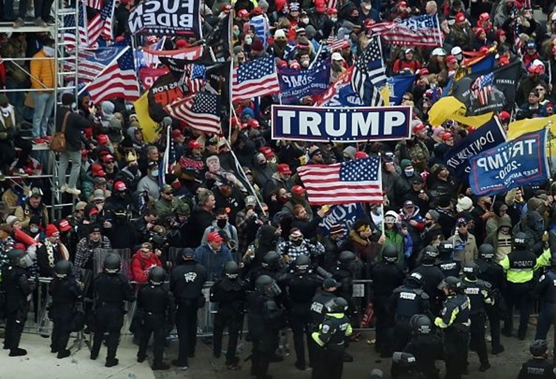 ΕΙΣΒΟΛΗ ΣΤΟ ΚΑΠΙΤΩΛΙΟ 8