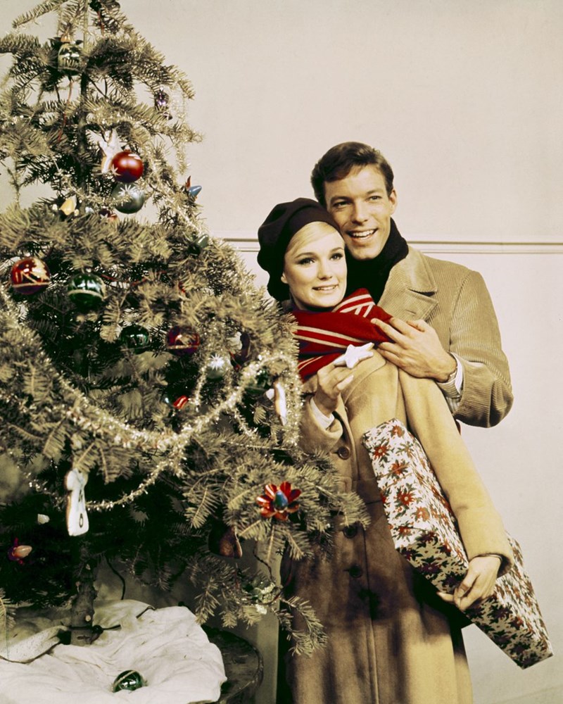 ΧΡΙΣΤΟΥΓΕΝΝΙΑΤΙΚΟ ΣΤΥΛ ΔΙΑΣΗΜΩΝ