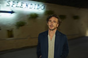 Μόλις ακούσαμε το νέο τραγούδι του Jack Savoretti και είναι μία ωδή στις αγάπες που αντέχουν - εικόνα 2