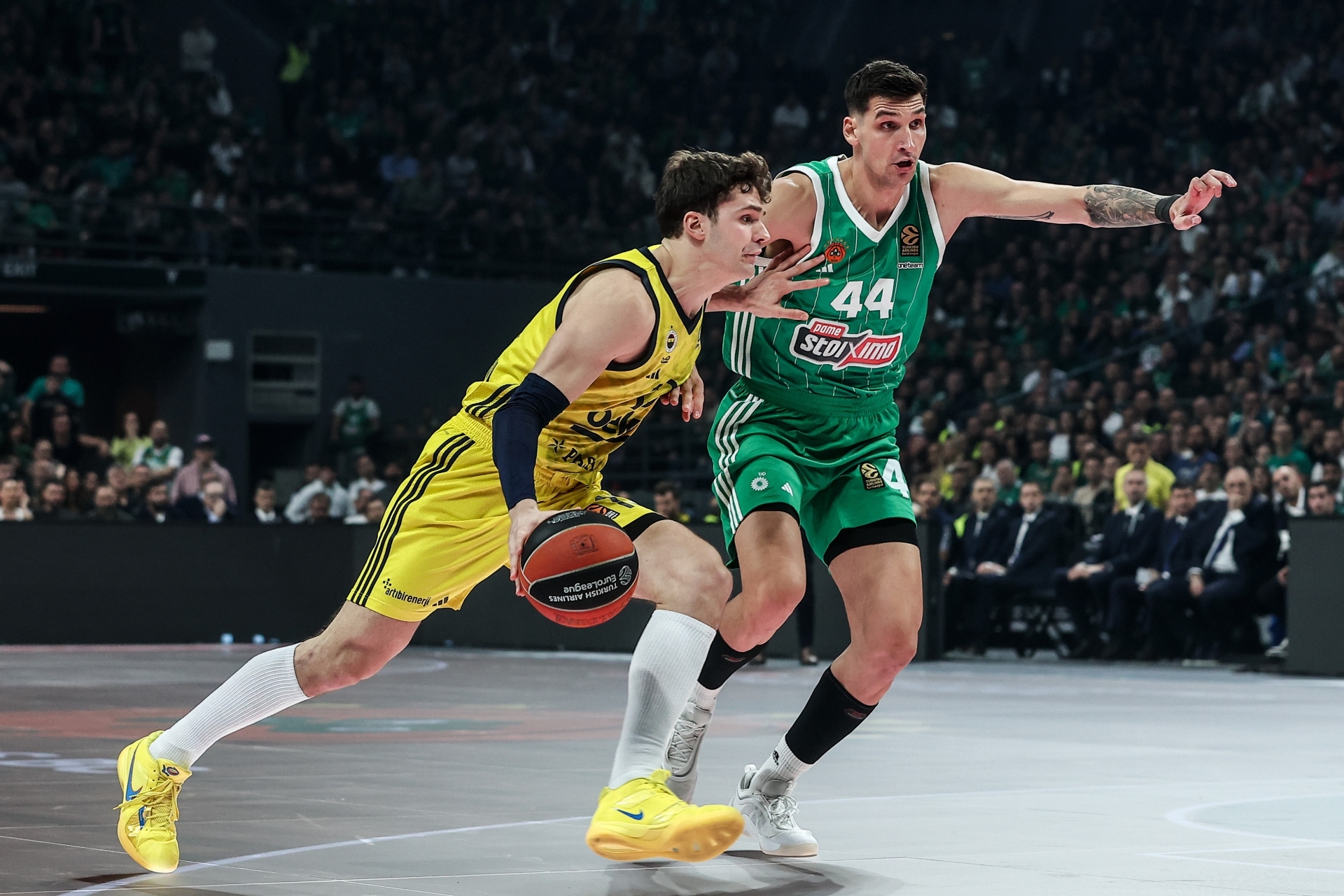 Η στιγμή που ο Σπανούλης παρηγορεί τον Φουρνιέ (video) - εικόνα 1