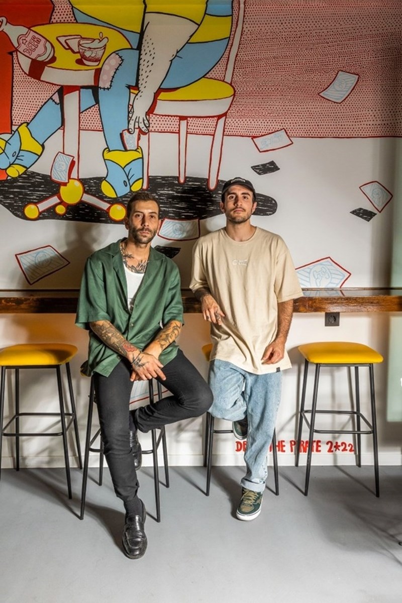 KNAVE ΜΠΑΡ ΣΤΑ ΕΞΑΡΧΕΙΑ 1