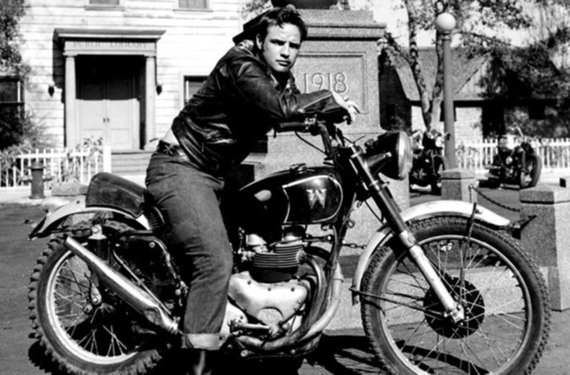 ΜΑΡΛΟΝ ΜΠΡΑΝΤΟ ΜΟΤΟΣΥΚΛΕΤΑ