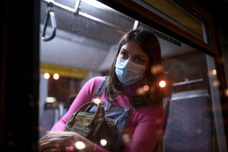 WOMAN WITH FACE MASK