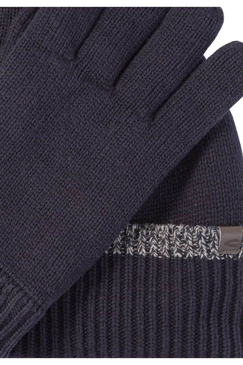 BEANIE & GLOVES - DETAIL