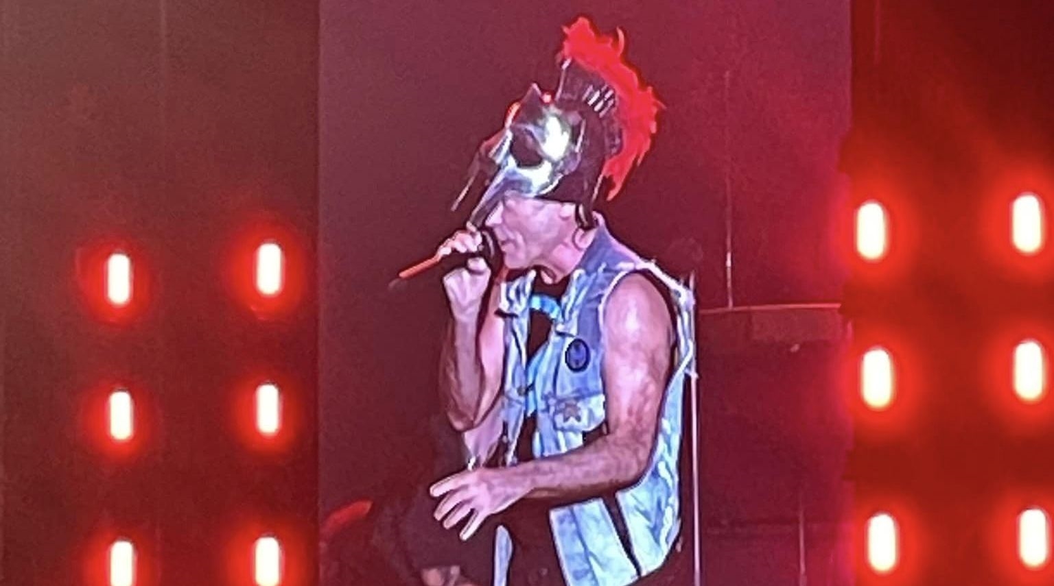 Όταν οι Iron Maiden πήγαν μπουζούκια για να ακούσουν Μανώλη Αγγελόπουλο - εικόνα 1