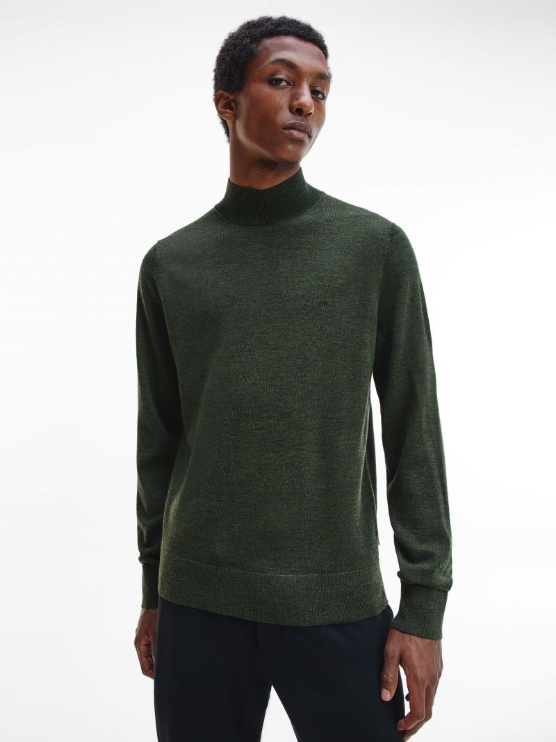 MODEL IN CALVIN KLEIN OUTFIT