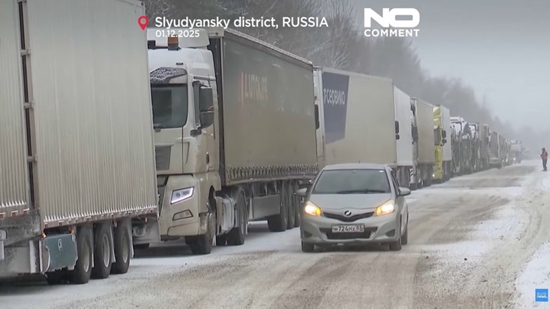 Δείτε τι έκαναν οι ρωσικές αρχές σε μποτιλιάρισμα 85 χλμ. (video)