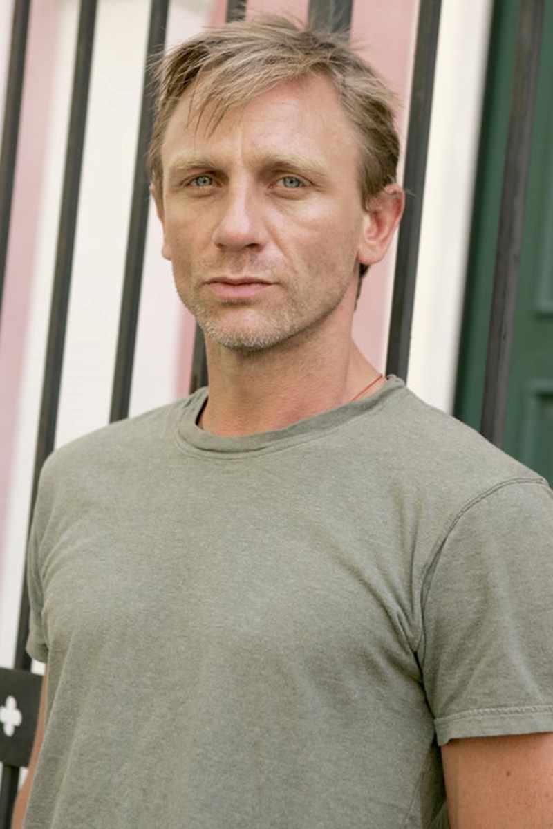 DANIEL CRAIG