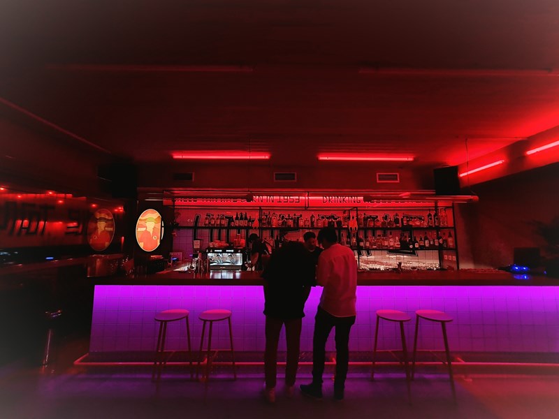 ΤΟ ΜΠΑΡ UNCLE TAN'S ΣΤΟΝ ΠΕΙΡΑΙΑ