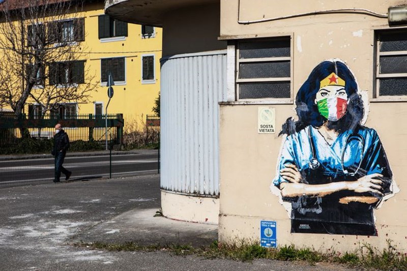 GRAFFITI DEPICTING WOMAN WITH FACE MASK