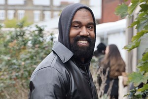 Ο Kanye West πουλάει πλέον μπλουζάκια με σβάστικες σαν να μην τρέχει τίποτα - εικόνα 1