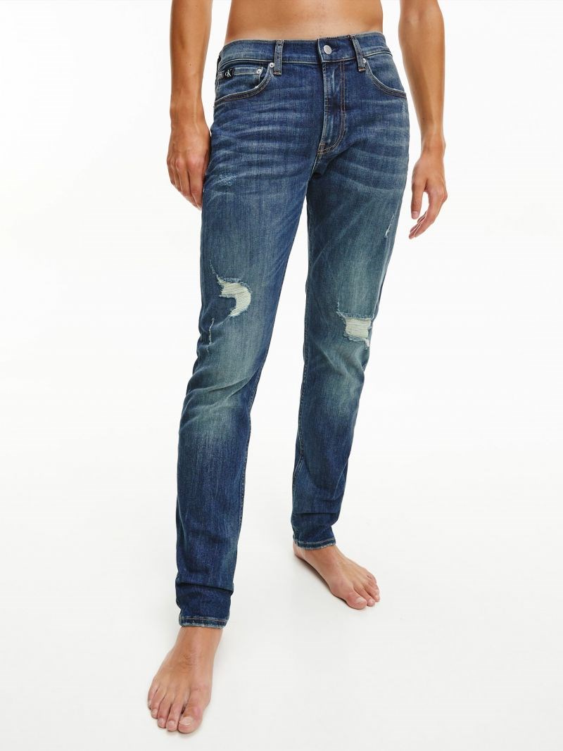 MODEL IN CALVIN KLEIN OUTFIT