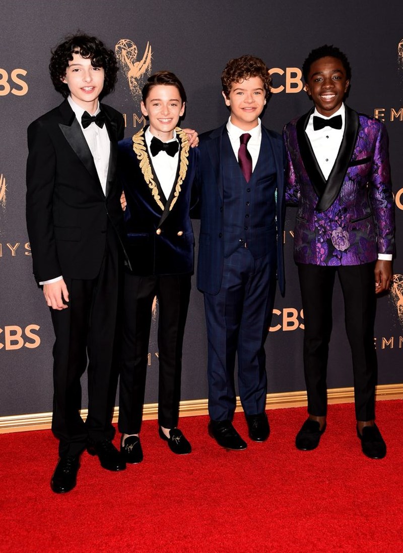 ΚΟΚΚΙΝΟ ΧΑΛΙ ΣΤΥΛ EMMY ΒΡΑΒΕΙΑ