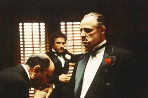 Ωδή στα καλοκαιρινά κοστούμια του Michael Corleone, 50 χρόνια μετά - εικόνα 1