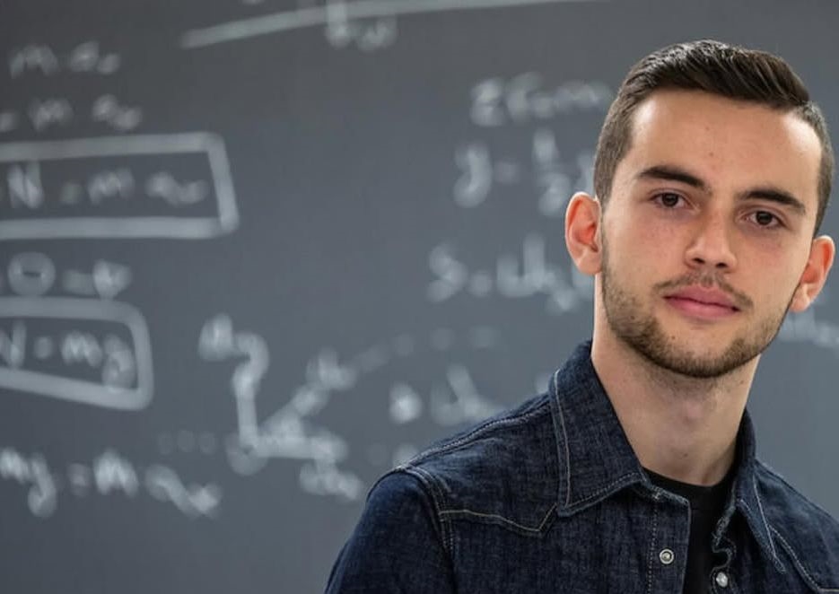 Η αρχαιότερη μαύρη τρύπα στο σύμπαν - εικόνα 2