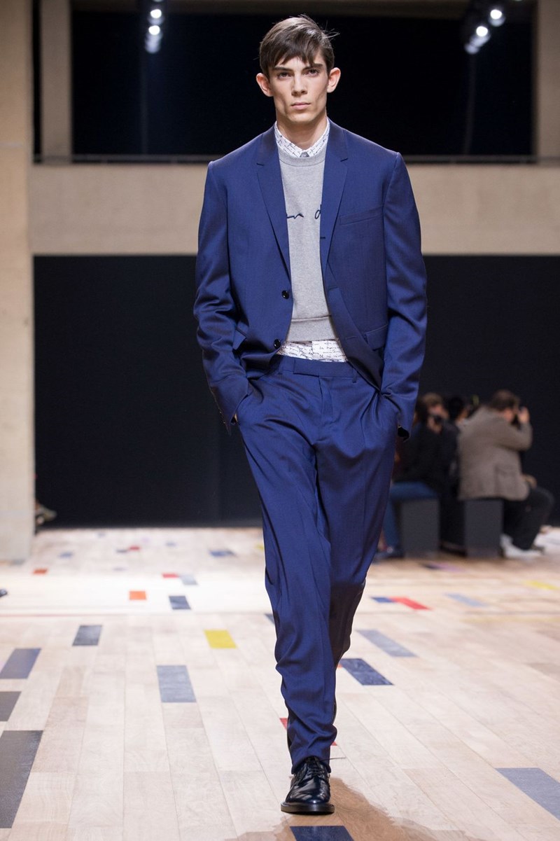 ΜΠΛΕ ΚΟΣΤΟΥΜΙ