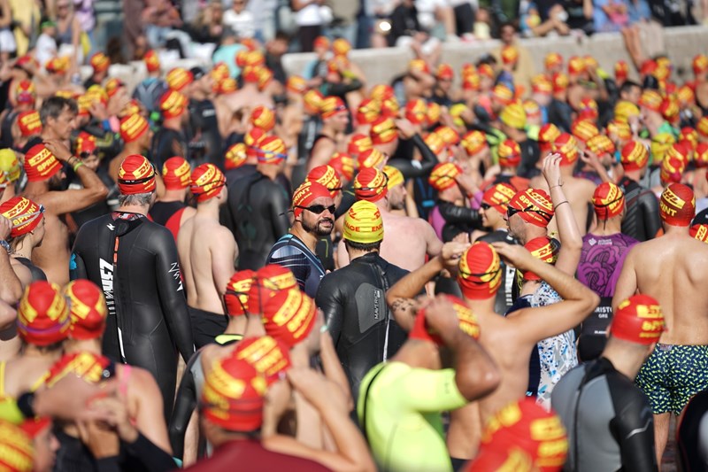 Εικόνα πριν από την έναρξη της κολύμβησης στο Spetsathlon 2025