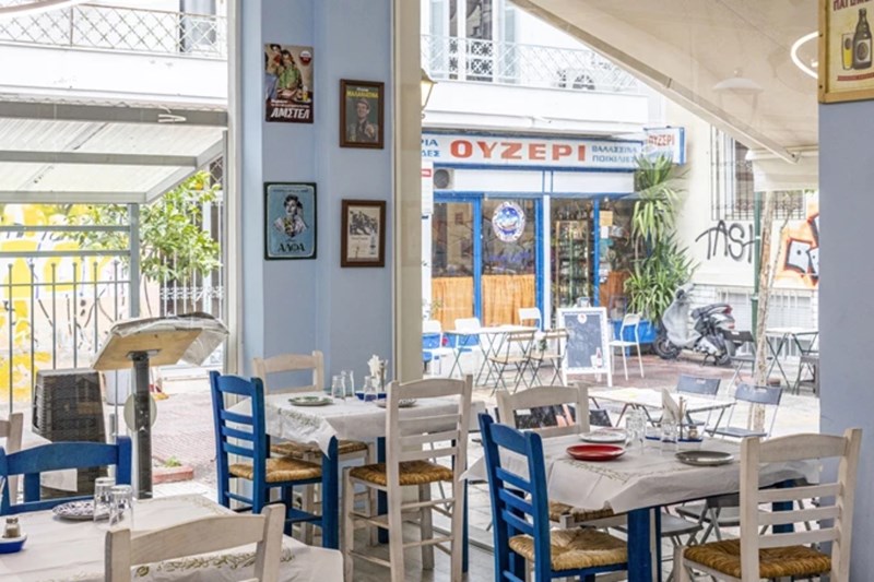 Το Ουζερί Λάκης στην Πλατεία Βικτωρίας