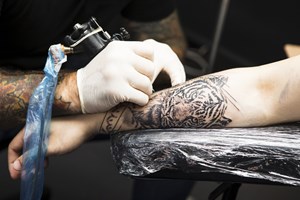 Είναι εθιστικά τα τατουάζ; 6 tattoo artists απαντούν σε 10 καυτές απορίες μας - εικόνα 2