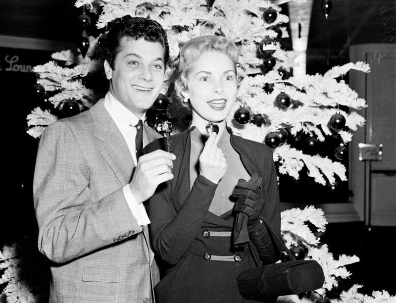 ΧΡΙΣΤΟΥΓΕΝΝΙΑΤΙΚΟ ΣΤΥΛ ΔΙΑΣΗΜΩΝ