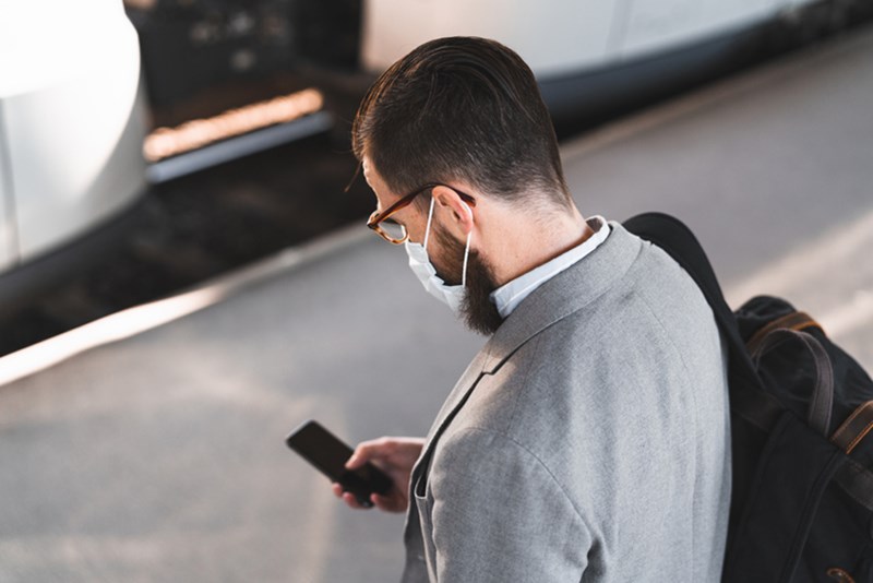 COMMUTER WITH FACE MASK