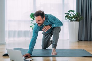 6 ασκήσεις Pilates για πανίσχυρα πόδια και κορμό - εικόνα 1