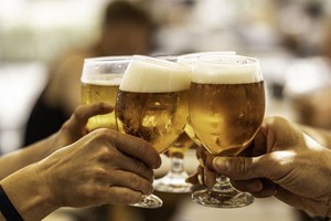 Μπύρα vs αναψυκτικά: Με τι διψάμε λιγότερο στη ζέστη; - εικόνα 1