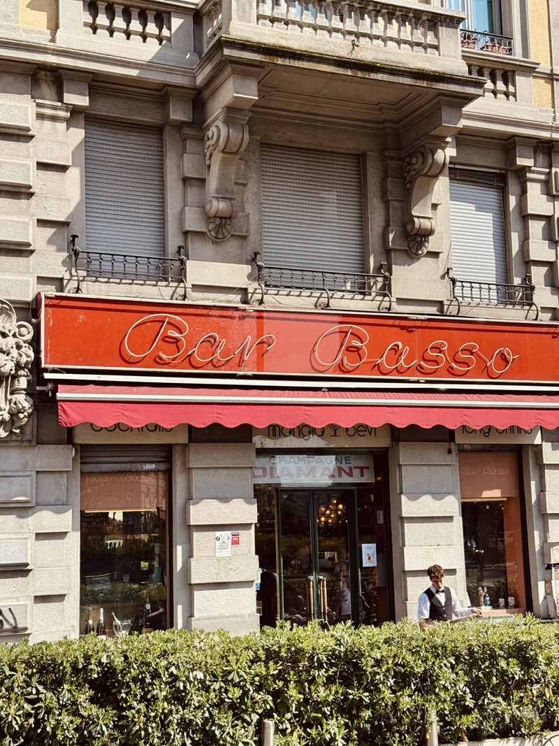 Το Bar Basso στο Μιλάνο_Η εμβληματική πρόσοψη