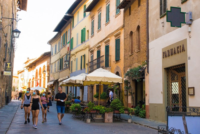 PEOPLE WEARING PROTECTIVE FACE MASKS