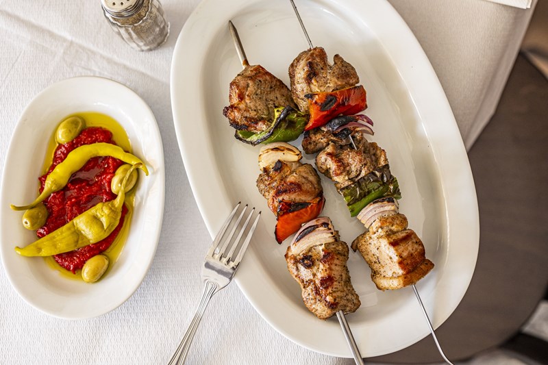 Η ταβέρνα Δώδεκα Πιάτα (12 Πιάτα) στο Κουκάκι_Η πάστα ντομάτας και το κοντοσούβλι