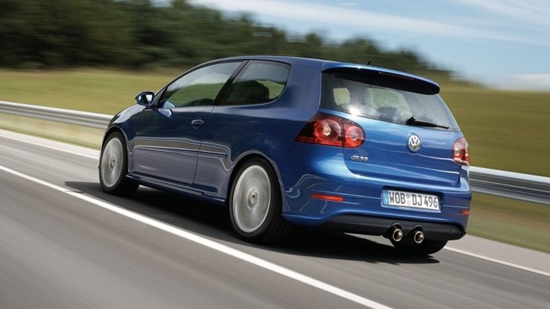 Μια φωτογραφία ενός Wolkswagen Golf