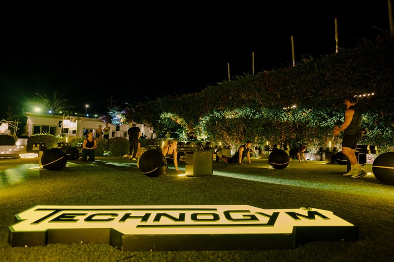 Technogym: Παρουσίασε τα νέα Technogym Connected Dumbbells με ένα Exclusive Sunset Master Class με τον Κωνσταντίνο Βασάλο