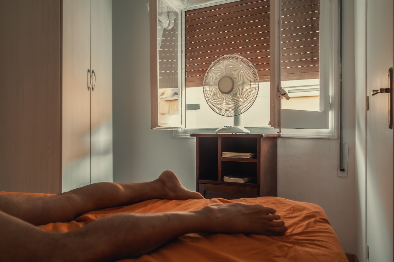 Σε παίρνει ο ύπνος μπροστά στην τηλεόραση; Δες πώς να το κάνεις σωστά - εικόνα 2