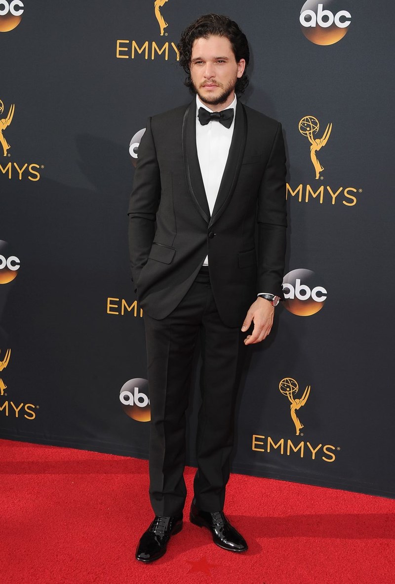 ΚΟΚΚΙΝΟ ΧΑΛΙ ΣΤΥΛ EMMY ΒΡΑΒΕΙΑ