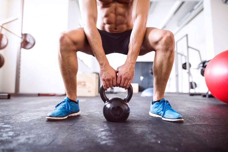 MAN WORKING OUT WITH A KETTLEBELL