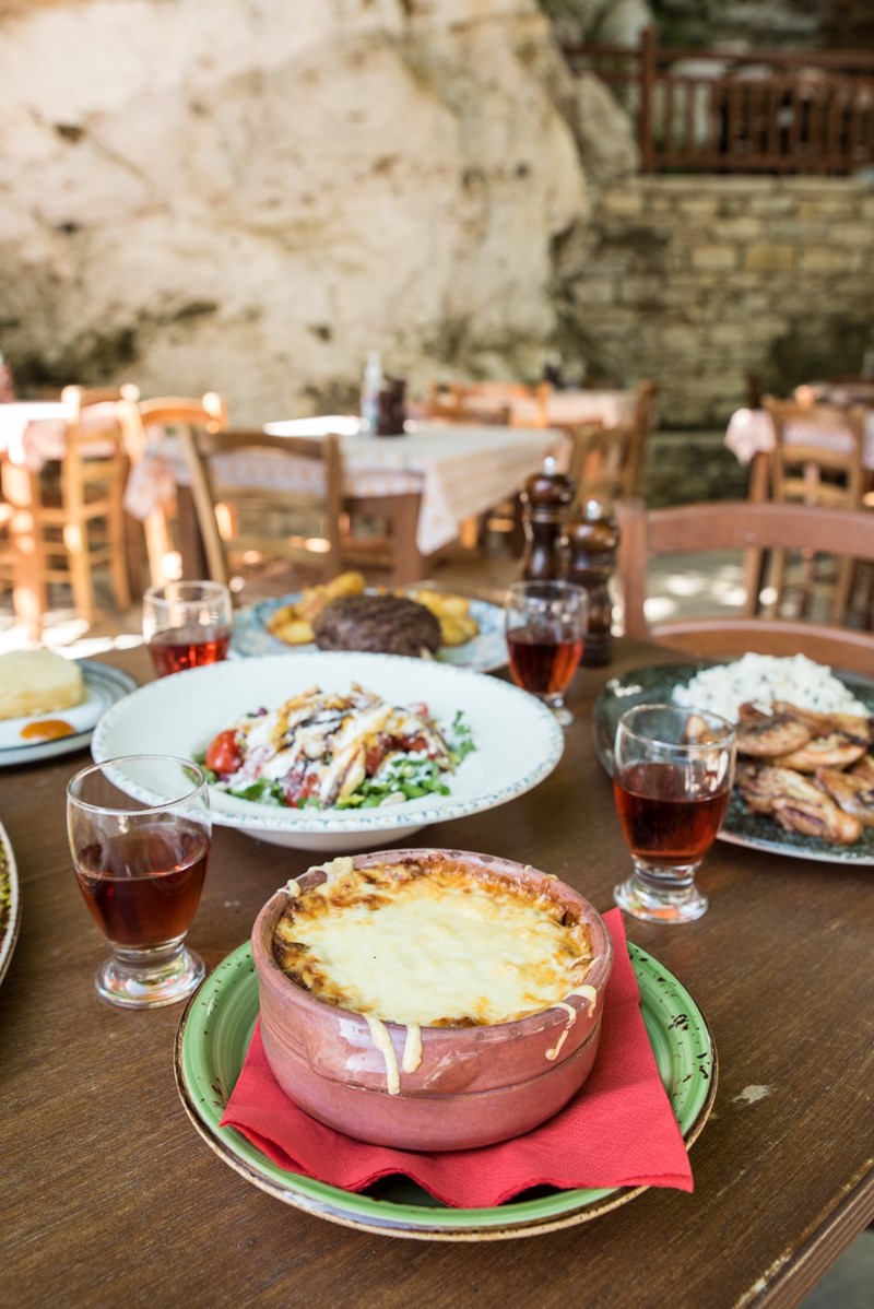 Η ταβέρνα Πλάτανος στην Απείρανθο της Νάξου 4