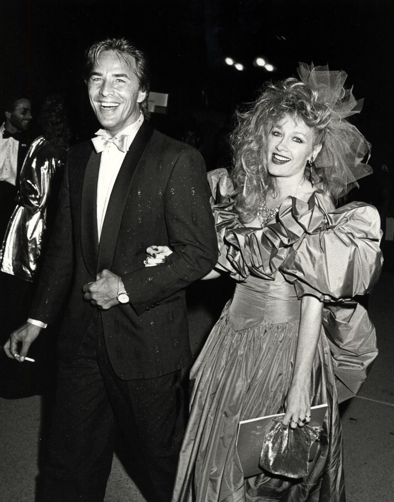 ΚΟΚΚΙΝΟ ΧΑΛΙ ΣΤΥΛ EMMY ΒΡΑΒΕΙΑ