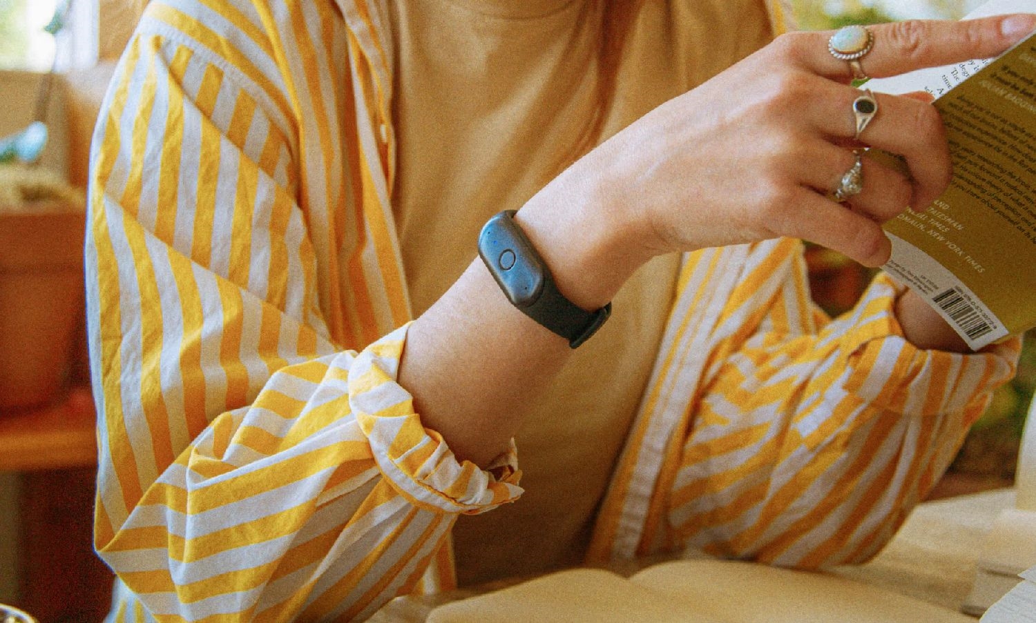 Ένα δαχτυλίδι που χρησιμοποιεί AI φέρνει επανάσταση στη νοηματική γλώσσα - εικόνα 1