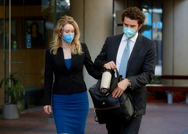 ΕΛΙΖΑΜΠΕΘ ΧΟΛΜΣ ΣΤΗ ΔΙΚΗ ΤΗΣ