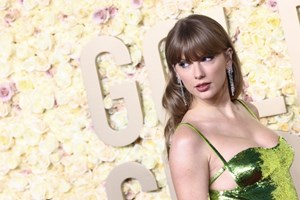 Σε άλλα νέα, ο Elon Musk είναι φαν της Taylor Swift - εικόνα 1